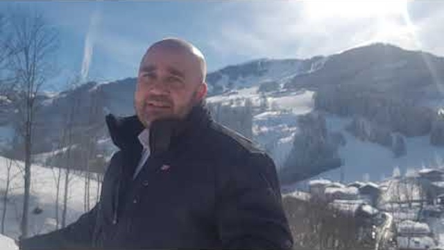 Fritz Scherthanner präsentiert die wunderschöne Lage von Maria Alm