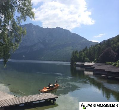 Bootsteg an einem Bergsee