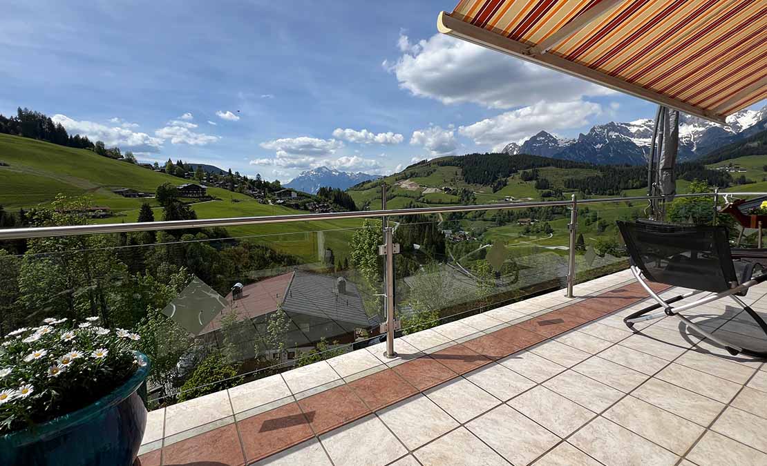 Terrasse mit traumhaftem Bergblick